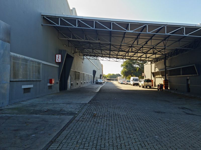 Large Warehouse to let in Blackheath Industria - 7208m2 - Photo 2