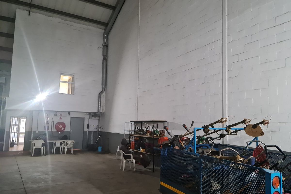 274m2 Industrial Warehouse To Let in Asla Park, Strand - Photo 4
