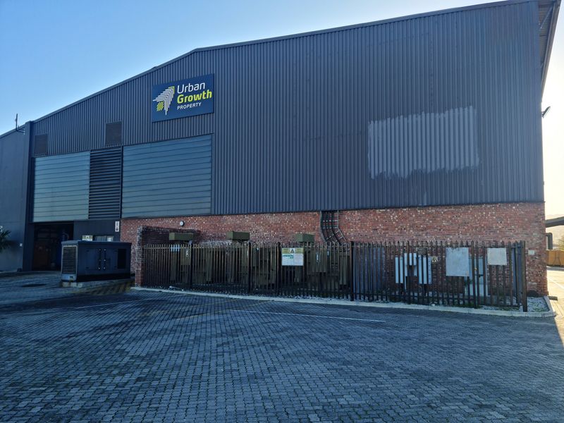 Modern 11100m2 Industrial Property  TO LET in Somerset West - Photo 2
