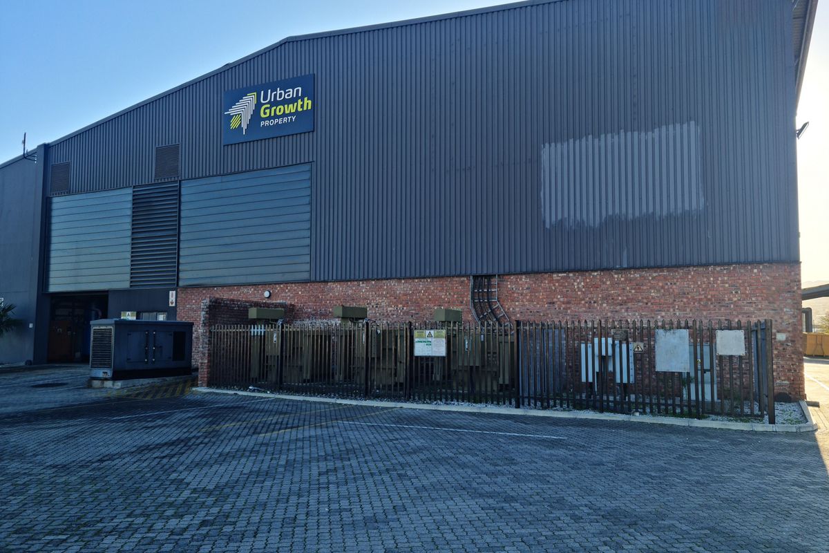 Modern 11100m2 Industrial Property  TO LET in Somerset West - Photo 2