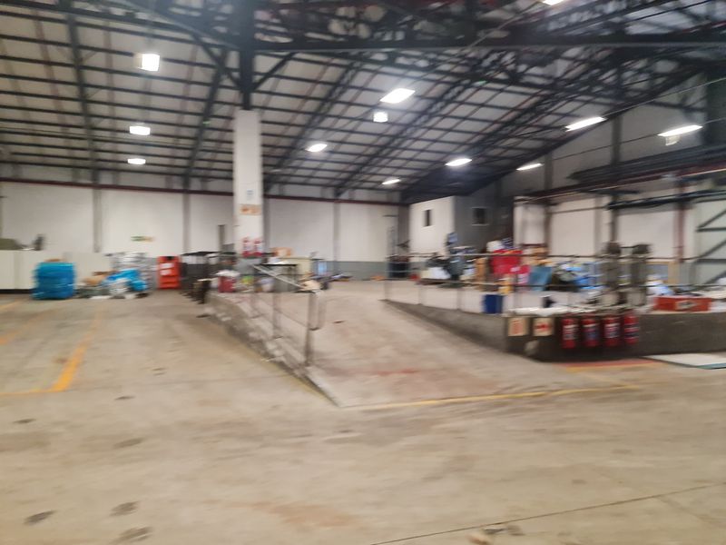 Modern 11100m2 Industrial Property  TO LET in Somerset West - Photo 8
