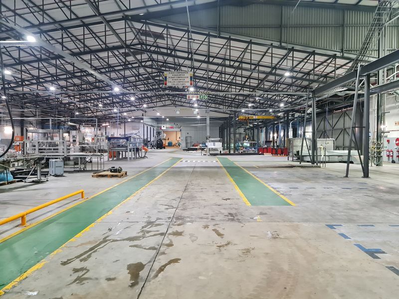 Modern 11100m2 Industrial Property  TO LET in Somerset West - Photo 3