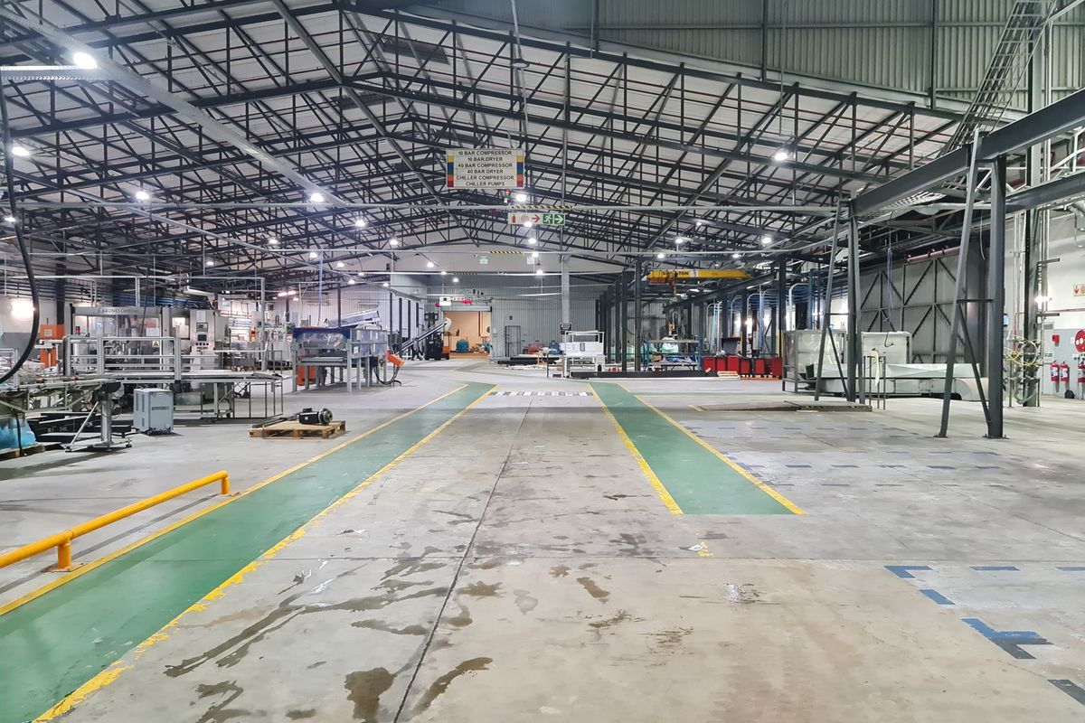 Modern 11100m2 Industrial Property  TO LET in Somerset West - Photo 3