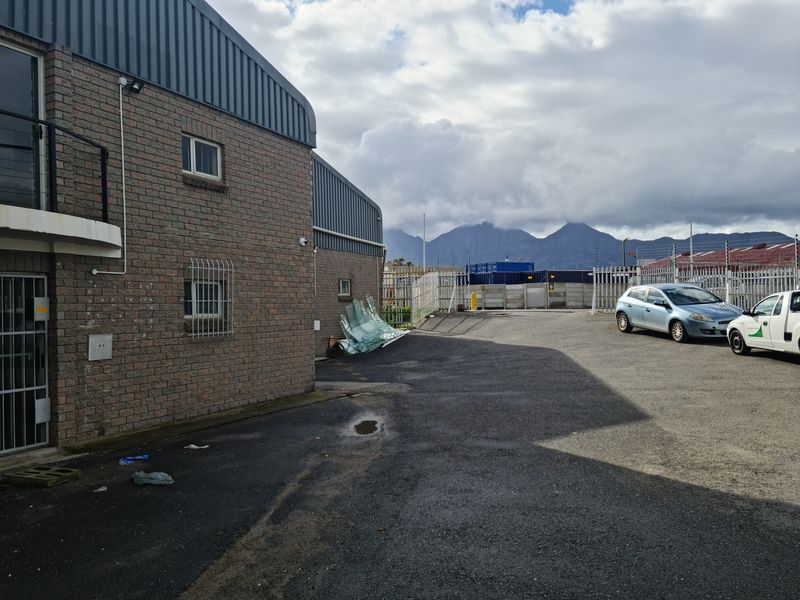 274m2 Factory Warehouse To Let in the Strand - Photo 5