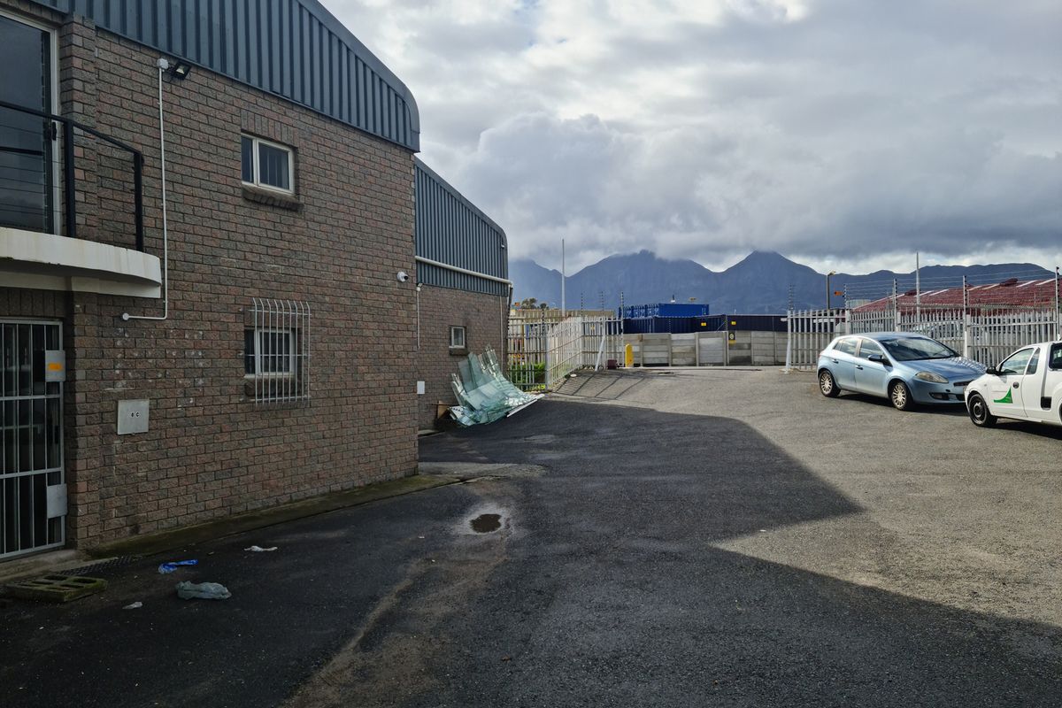 274m2 Factory Warehouse To Let in the Strand - Photo 5
