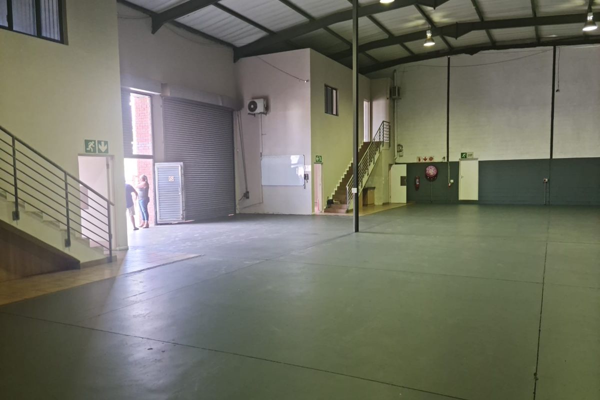 595m2 Warehouse with small enclosed Yard Area TO LET in Saxenburg Park , Blackheath. - Photo 4