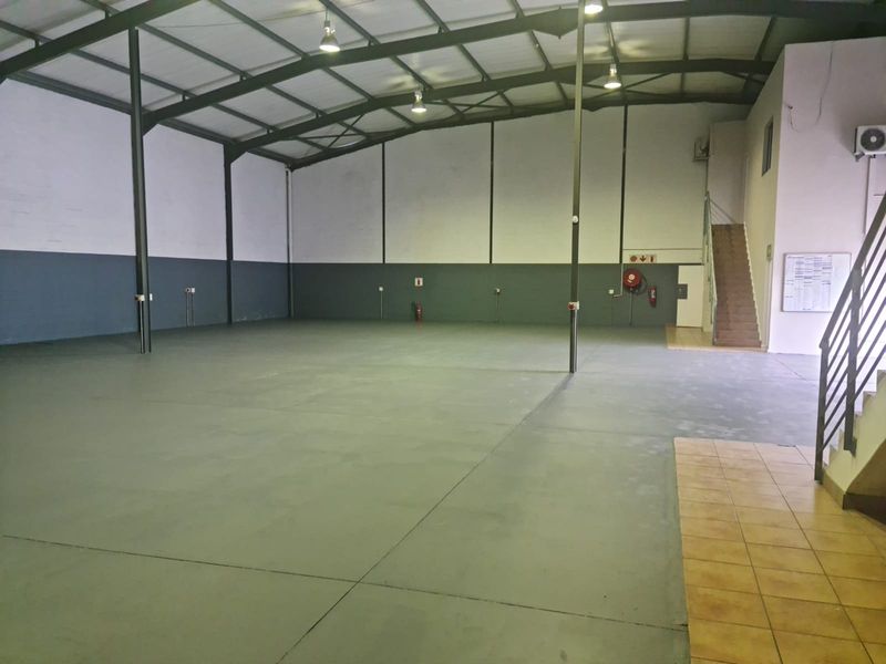 595m2 Warehouse with small enclosed Yard Area TO LET in Saxenburg Park , Blackheath. - Photo 10