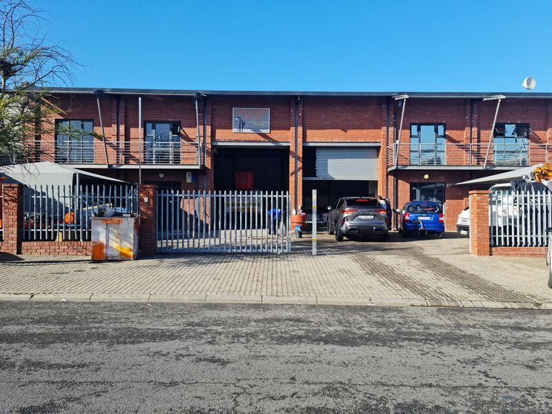 595m2 Warehouse with small enclosed Yard Area TO LET in Saxenburg Park , Blackheath. - Photo 2