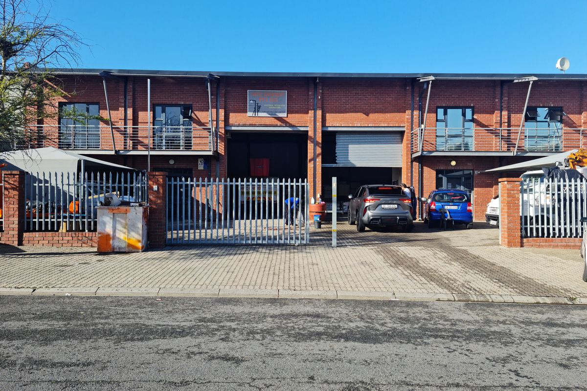 595m2 Warehouse with small enclosed Yard Area TO LET in Saxenburg Park , Blackheath. - Photo 2