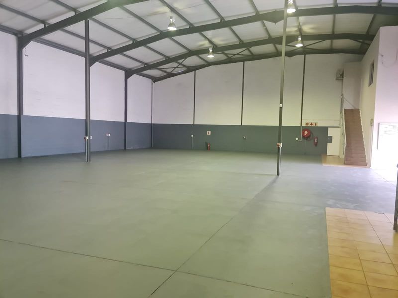 595m2 Warehouse with small enclosed Yard Area TO LET in Saxenburg Park , Blackheath. - Photo 3