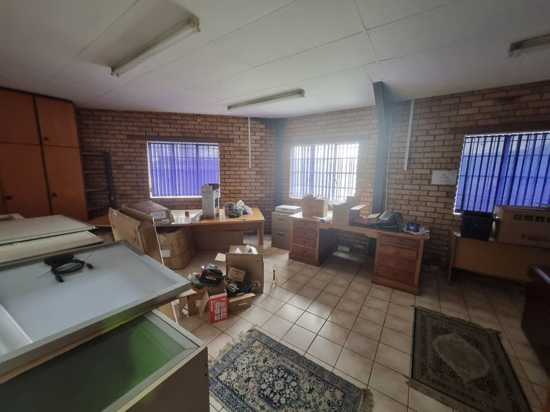 Industrial Warehouse For Sale in Brackenfell - 800m2 - Photo 8