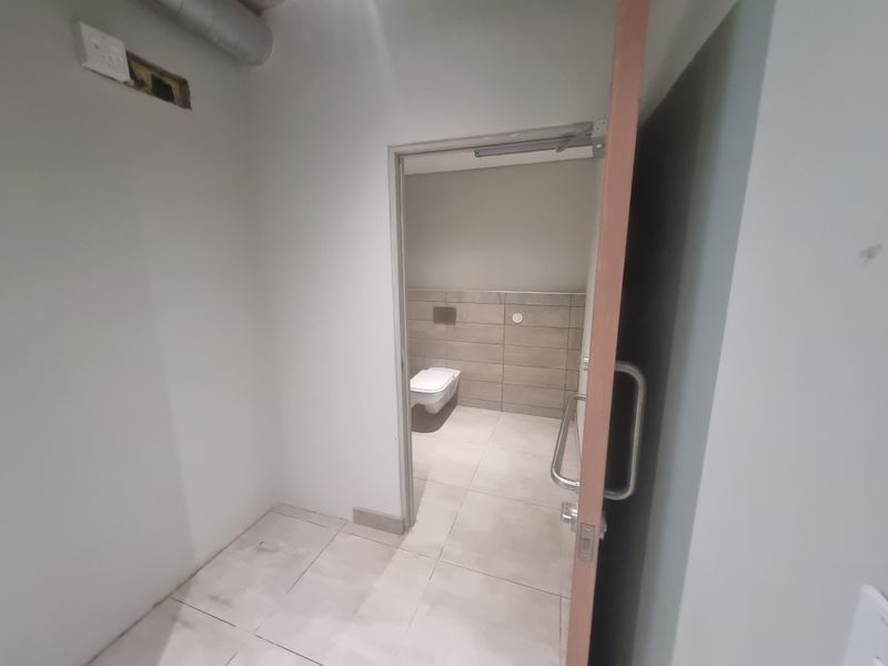 343m2 Industrial  Warehouse Unit / To Let in Kraaifontein @ R 36 015.00  excluding VAT - Photo 8