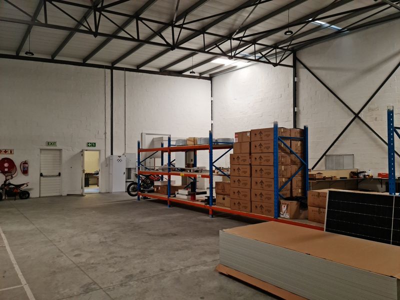 Modern Industrial Warehouse To Let in Firgrove , Somerset West - 542m2 - Photo 10