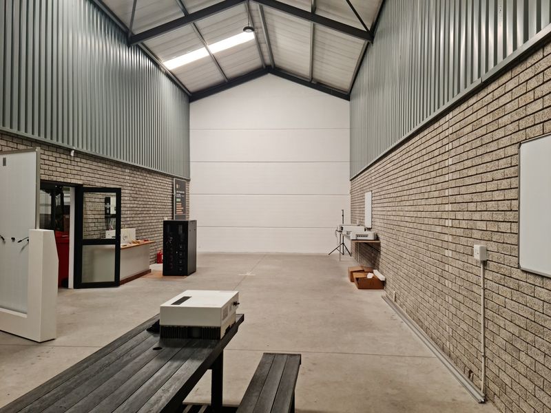 Modern Industrial Warehouse To Let in Firgrove , Somerset West - 542m2 - Photo 8