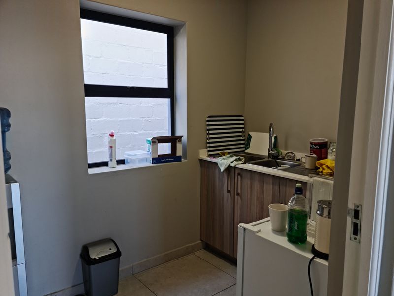 Modern Industrial Warehouse To Let in Firgrove , Somerset West - 542m2 - Photo 7