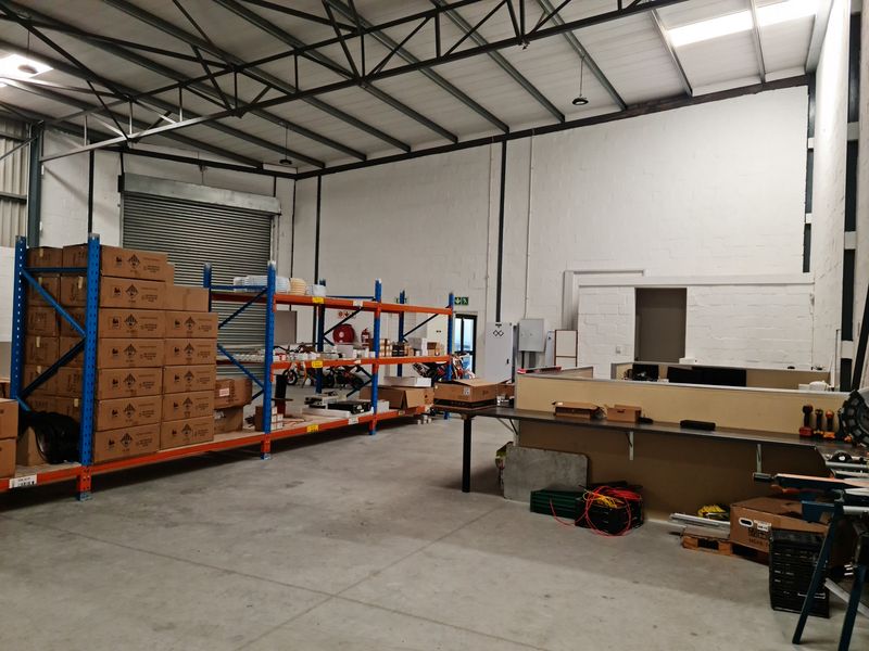 Modern Industrial Warehouse To Let in Firgrove , Somerset West - 542m2 - Photo 6