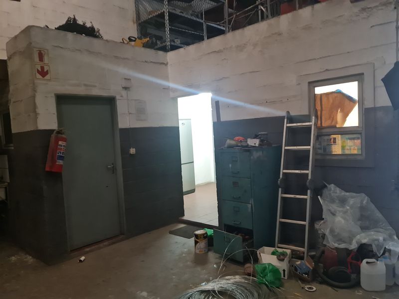 235m2 Industrial Warehouse TO LET in Saxenburg Park 1, Blackheath. - Photo 10