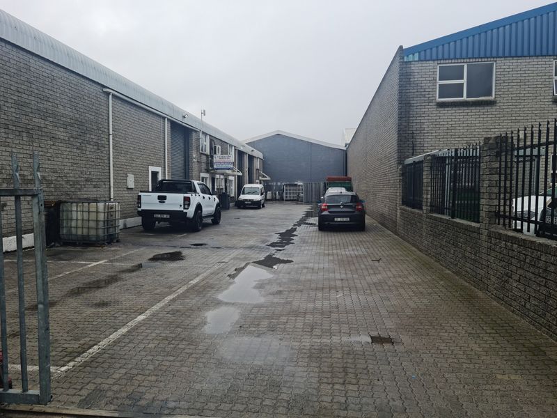 235m2 Industrial Warehouse TO LET in Saxenburg Park 1, Blackheath. - Photo 9