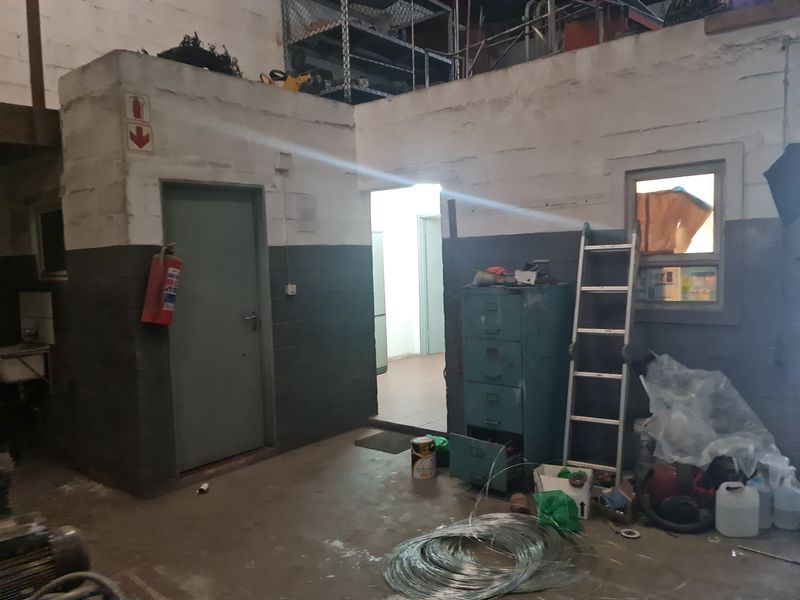 235m2 Industrial Warehouse TO LET in Saxenburg Park 1, Blackheath. - Photo 8