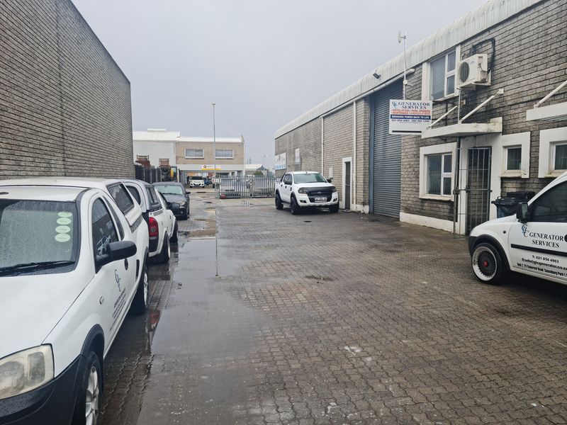 235m2 Industrial Warehouse TO LET in Saxenburg Park 1, Blackheath. - Photo 6