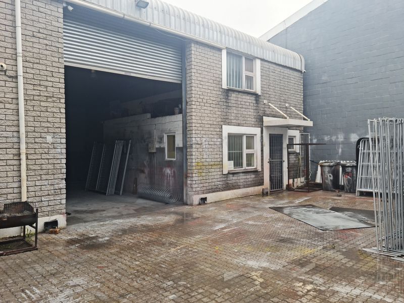 235m2 Industrial Warehouse TO LET in Saxenburg Park 1, Blackheath. - Photo 3