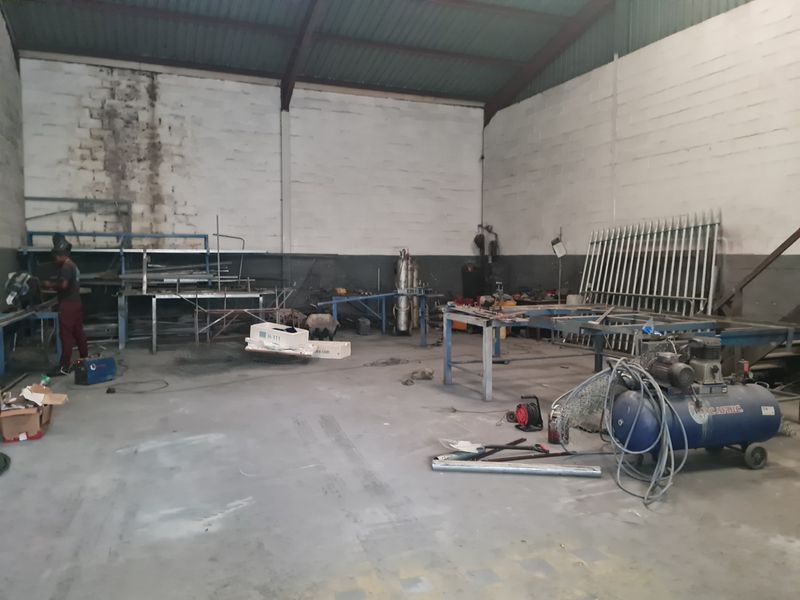 235m2 Industrial Warehouse TO LET in Saxenburg Park 1, Blackheath. - Photo 2