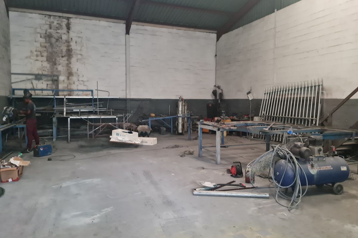 235m2 Industrial Warehouse TO LET in Saxenburg Park 1, Blackheath. - Photo 2