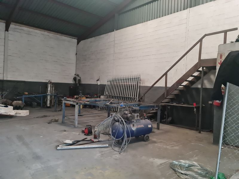 235m2 Industrial Warehouse TO LET in Saxenburg Park 1, Blackheath. - Photo 4