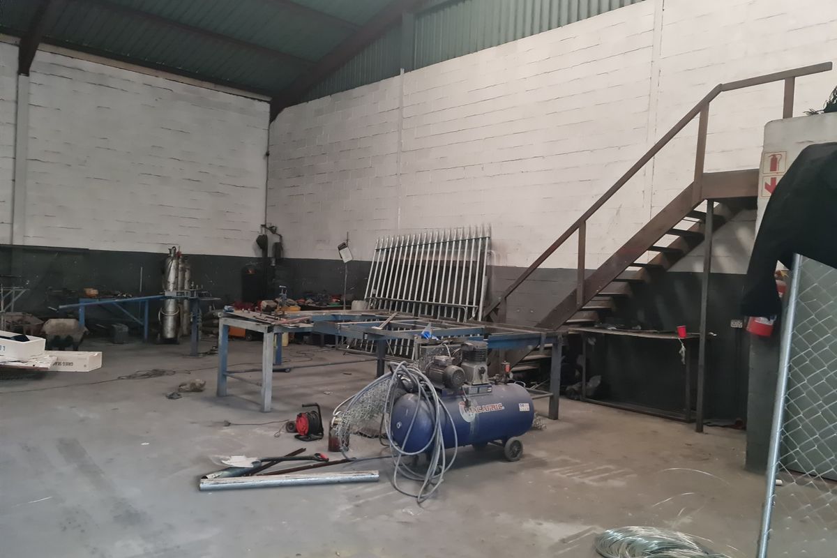 235m2 Industrial Warehouse TO LET in Saxenburg Park 1, Blackheath. - Photo 4