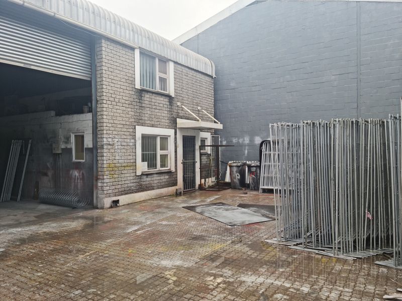 235m2 Industrial Warehouse TO LET in Saxenburg Park 1, Blackheath. - Photo 5