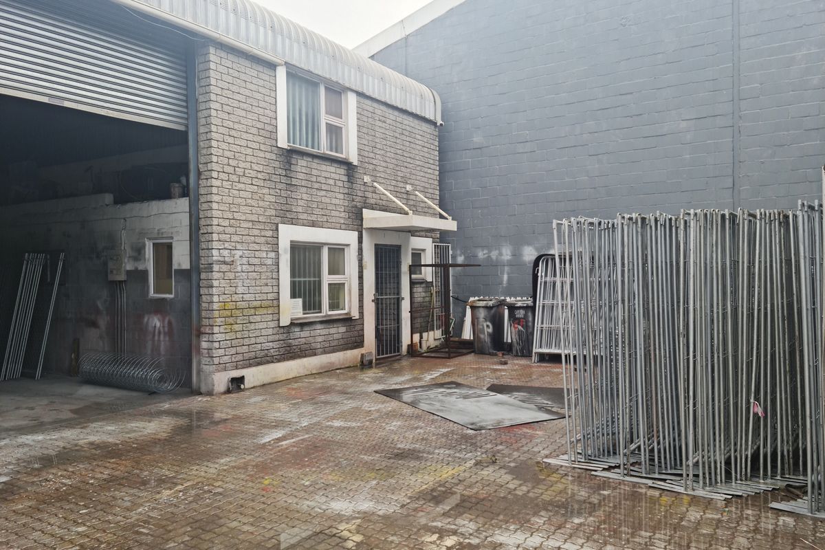 235m2 Industrial Warehouse TO LET in Saxenburg Park 1, Blackheath. - Photo 5