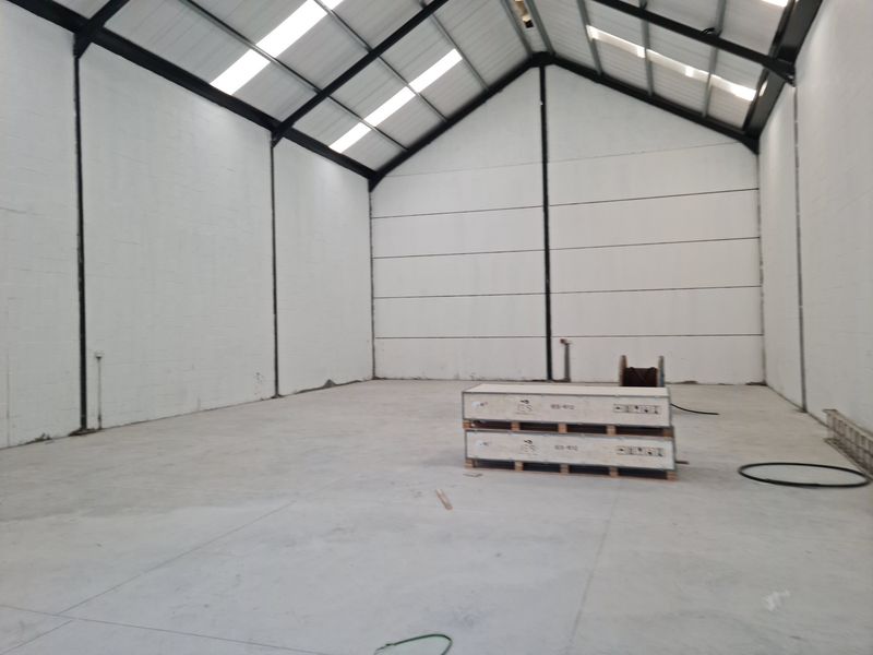 Brand New 636m2 Industrial Warehouse To Let in Firgrove , Somerset West. - Photo 2