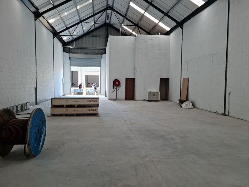 Brand New 636m2 Industrial Warehouse To Let in Firgrove , Somerset West. - Photo 3