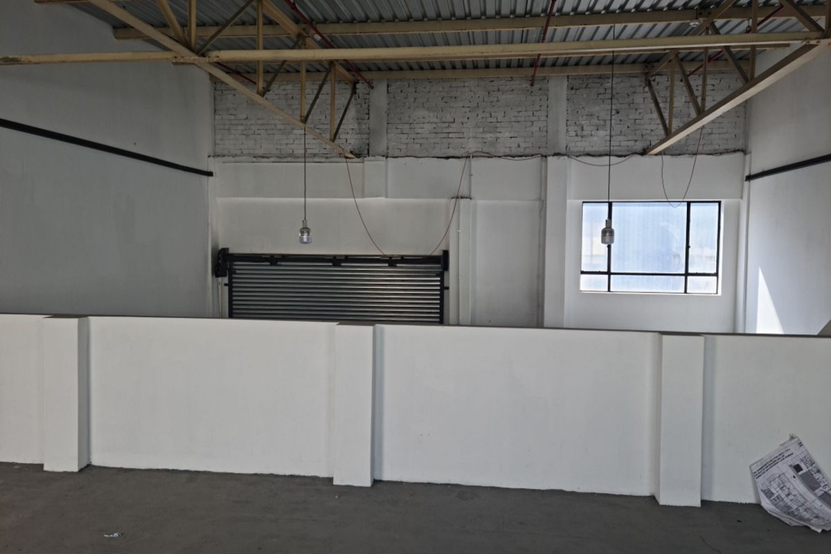 210m2 Industrial Warehouse Unit To Let in Blackheath. - Photo 4