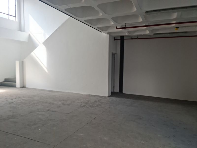 210m2 Industrial Warehouse Unit To Let in Blackheath. - Photo 3