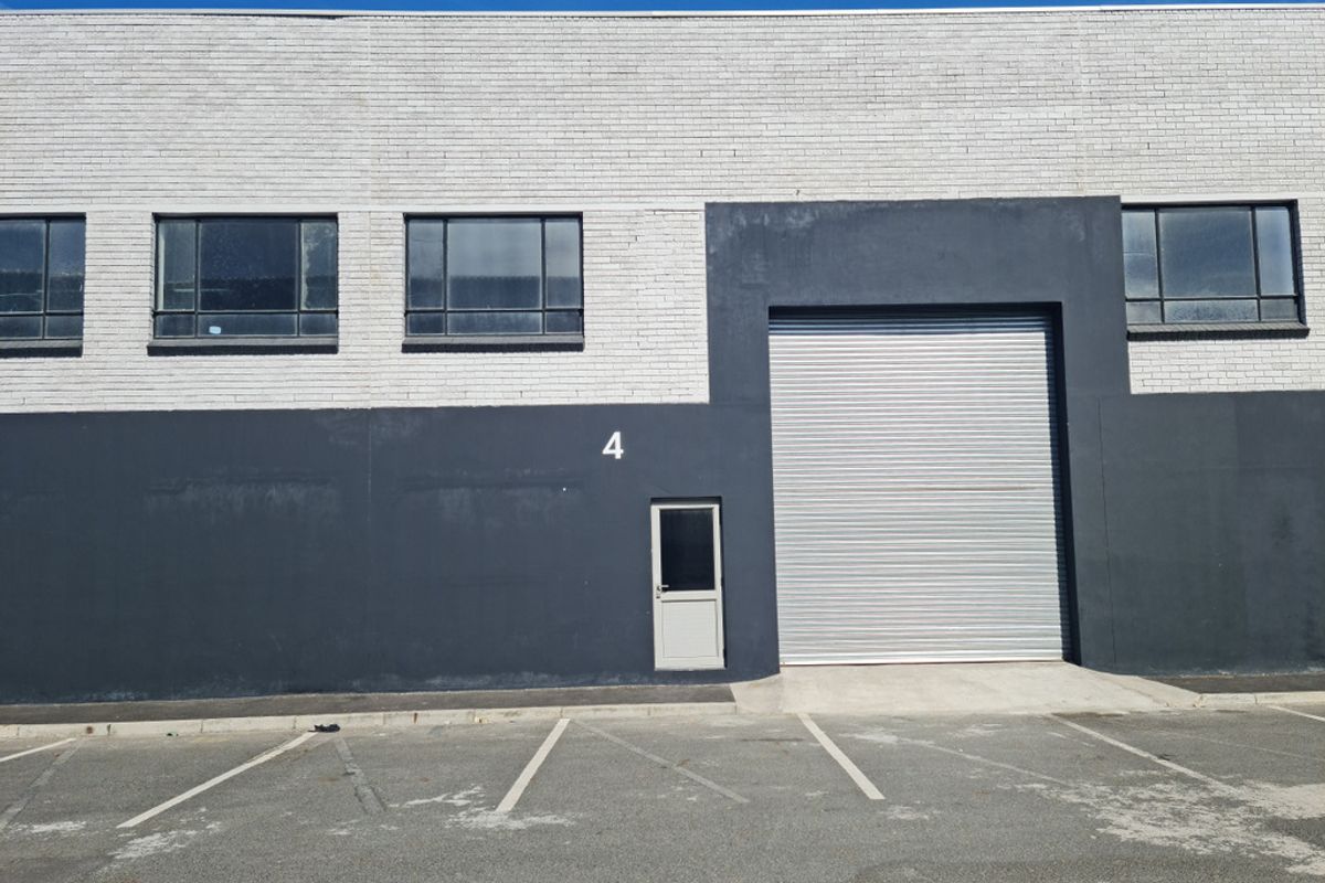 210m2 Industrial Warehouse Unit To Let in Blackheath. - Photo 2