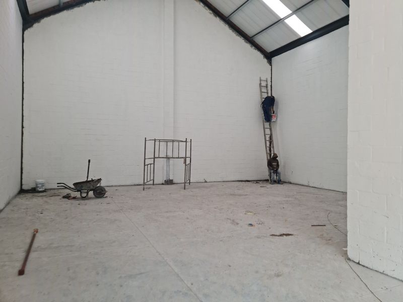 Brand New Modern 196m2 Industrial Warehouse To Let in Firgrove , Somerset West. - Photo 5