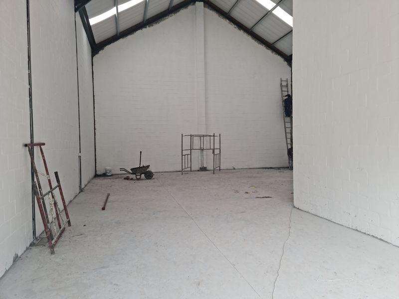 Brand New Modern 196m2 Industrial Warehouse To Let in Firgrove , Somerset West. - Photo 9