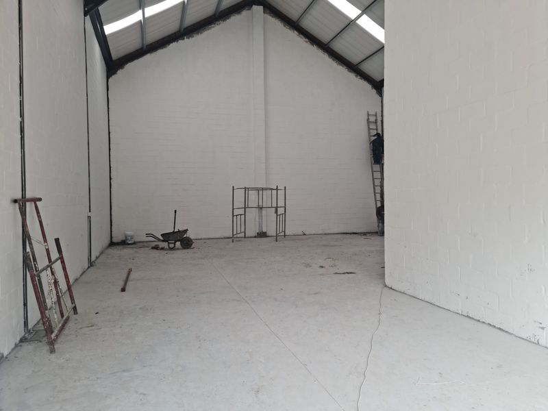 Brand New Modern 196m2 Industrial Warehouse To Let in Firgrove , Somerset West. - Photo 3