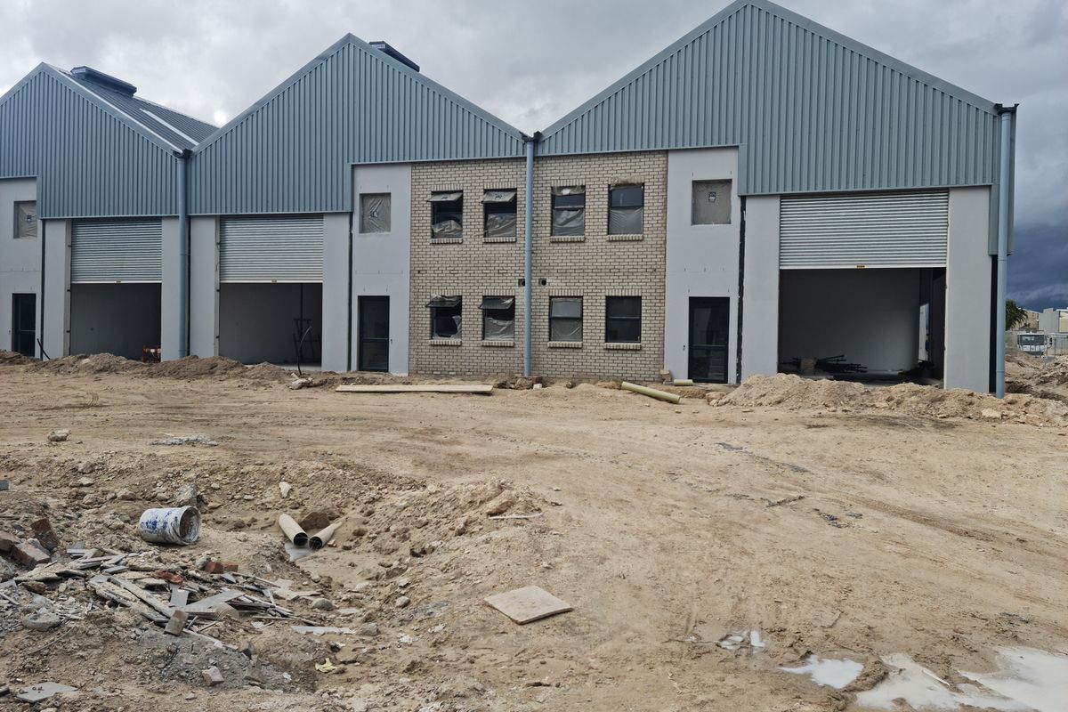 Brand New Modern 196m2 Industrial Warehouse To Let in Firgrove , Somerset West. - Photo 2