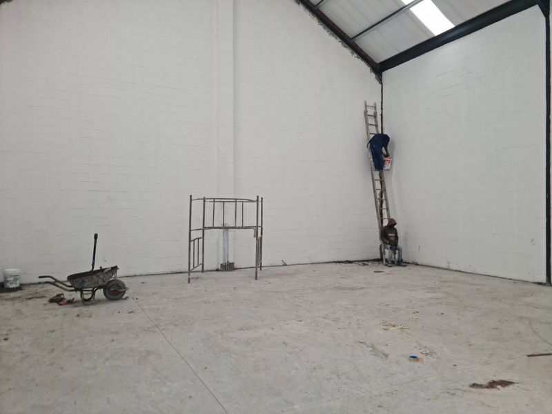 Brand New Modern 196m2 Industrial Warehouse To Let in Firgrove , Somerset West. - Photo 4