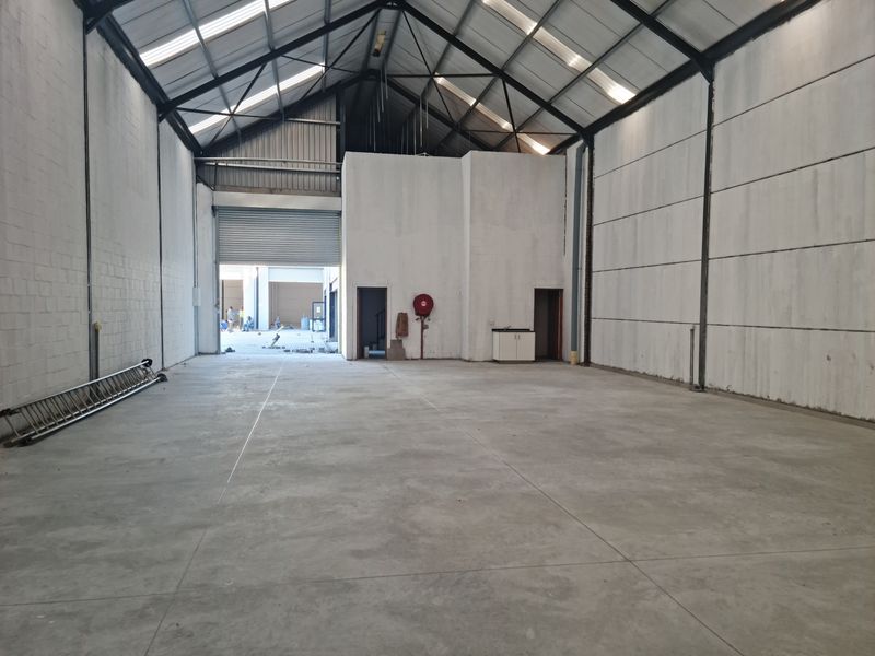 Brand New Modern 375m2 Industrial Warehouse To Let in Firgrove , Somerset West. - Photo 9