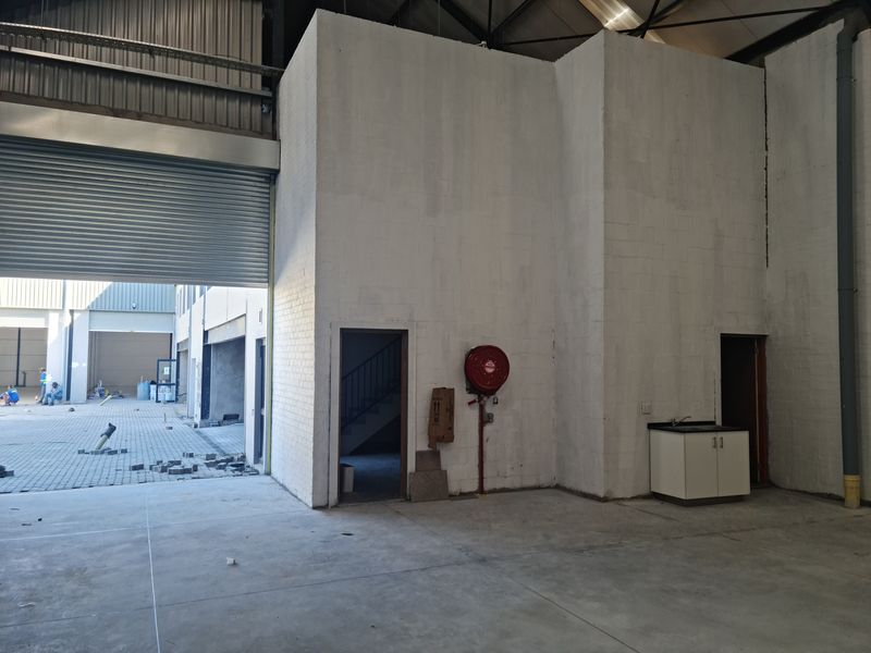 Brand New Modern 375m2 Industrial Warehouse To Let in Firgrove , Somerset West. - Photo 8