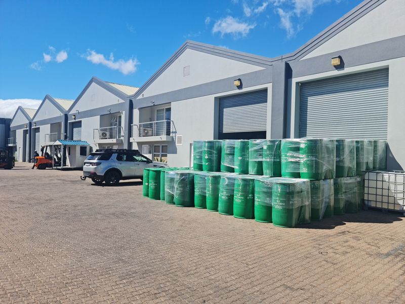 1125m2 Industrial Warehouse with 340 Amps FOR SALE in Asla Park, Strand. - Photo 8