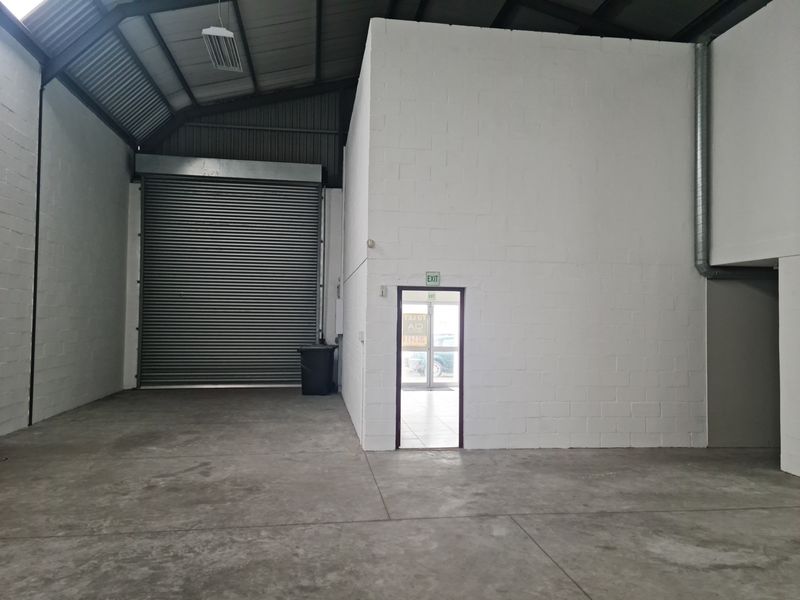 Modern 470m2 Industrial Warehouse To Let in Firgrove , Somerset West. - Photo 6