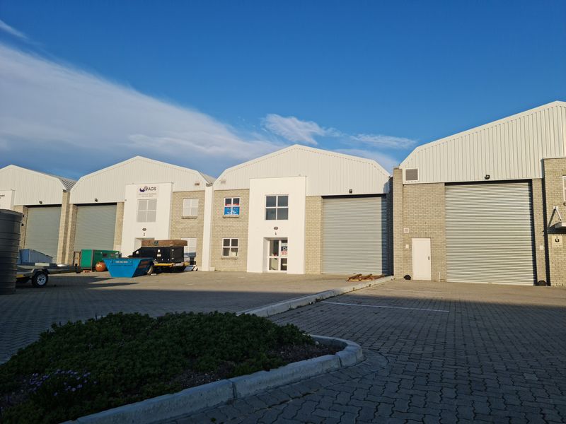 Modern 470m2 Industrial Warehouse To Let in Firgrove , Somerset West. - Photo 3