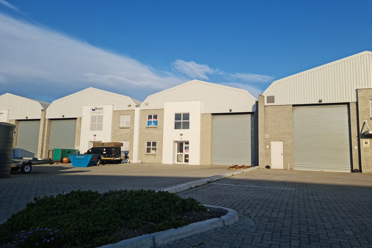 Modern 470m2 Industrial Warehouse To Let in Firgrove , Somerset West. - Photo 3