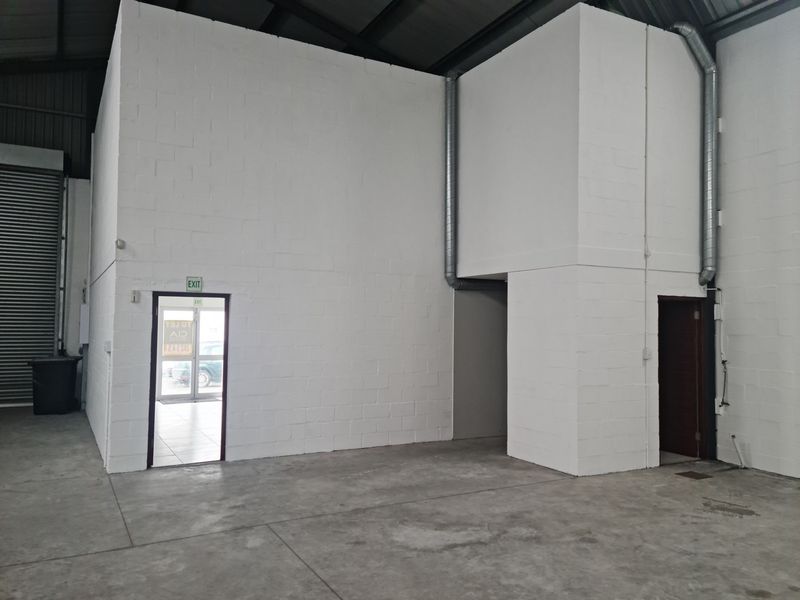 Modern 470m2 Industrial Warehouse To Let in Firgrove , Somerset West. - Photo 5