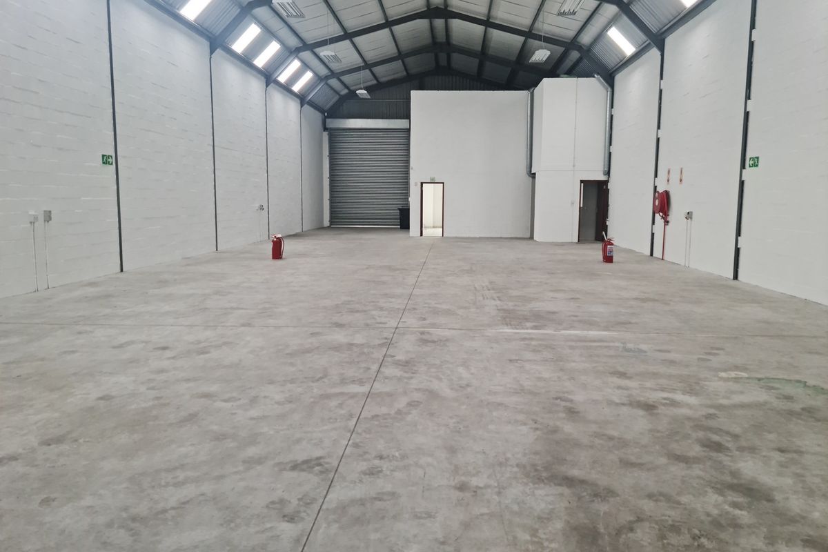 Modern 470m2 Industrial Warehouse To Let in Firgrove , Somerset West. - Photo 4