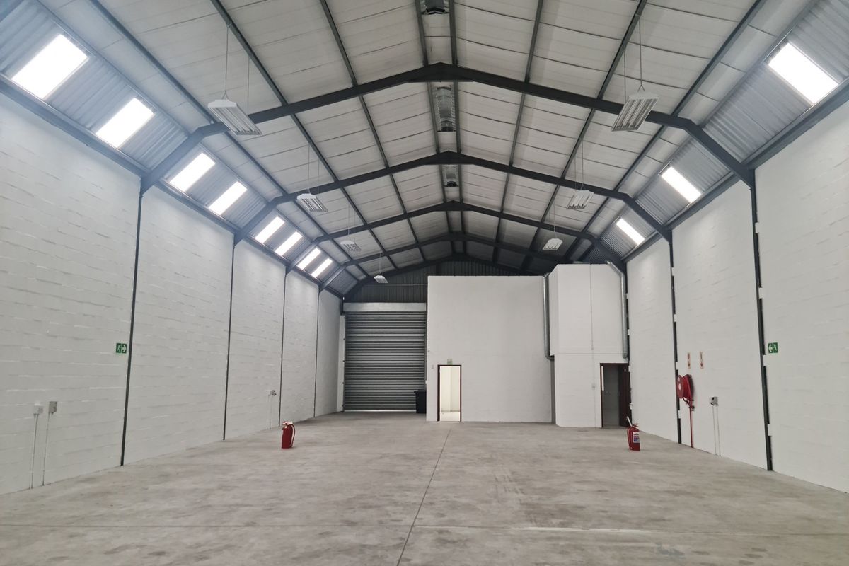 Modern 470m2 Industrial Warehouse To Let in Firgrove , Somerset West. - Photo 2